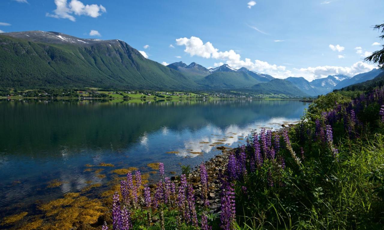 Isfjorden Turisthotell & Motell Exterior foto